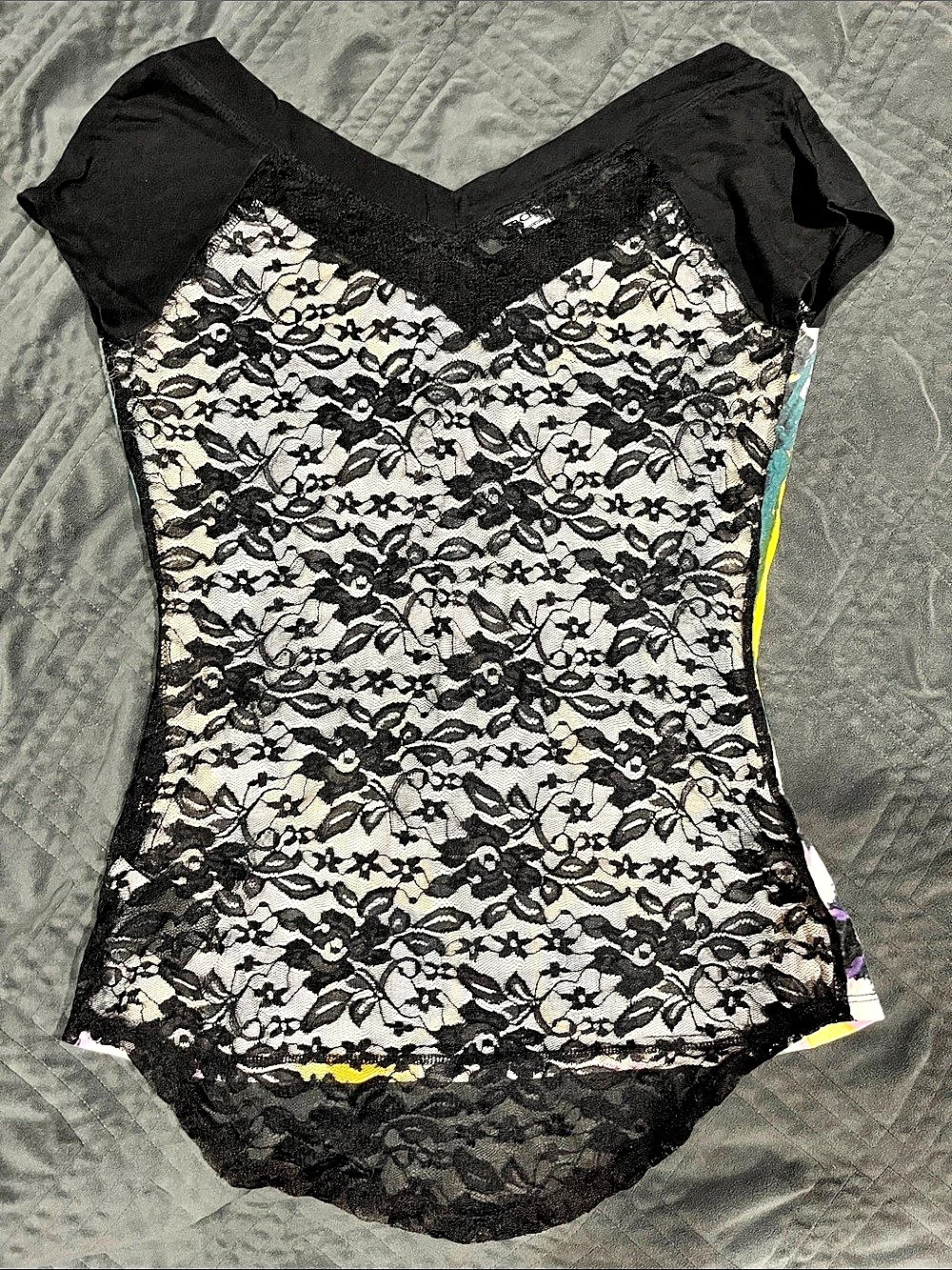 bebe Abstract Lace Back Top Size Small - Picture 2 of 7